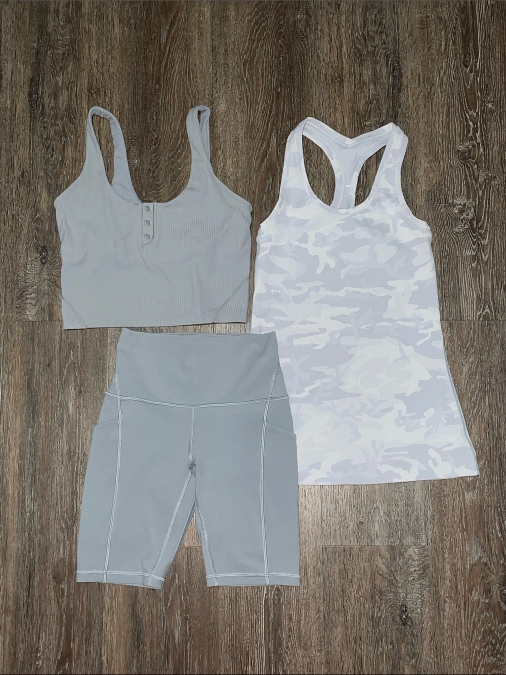 EUC Lululemon Matching Gray/Camo Bundle. Size Tops 6/Bottom 4